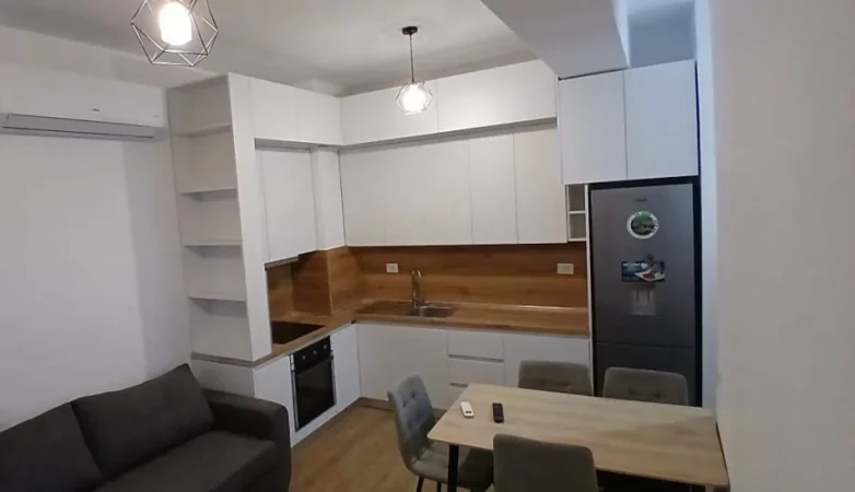 Tirane, jepet me qera apartament 1+1 Kati 7, 55 m² 420 € (ali demi)