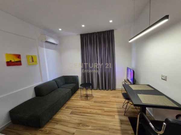 Tirane, jepet me qera apartament 1+1 Kati 5, 55 m² 400 € (xhamia e Tabakeve)