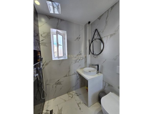 Tirane, jepet me qera apartament 1+1 Kati 5, 55 m² 400 € (xhamia e Tabakeve)