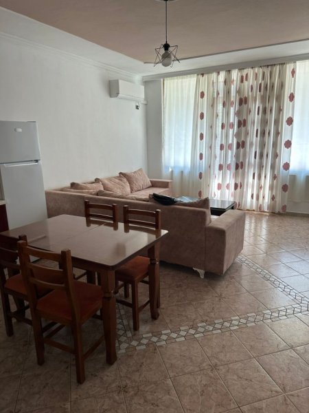 Tirane, jepet me qera apartament 2+1+Aneks+Ballkon Kati 2, 600 € (selvia)