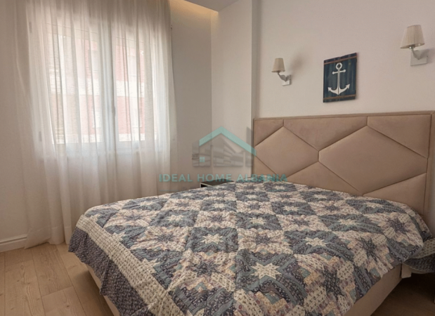 Vlore - Lungomare, jepet me qera apartament 1+1 Kati 5, 550 € (ME PAMJE NGA DETI)