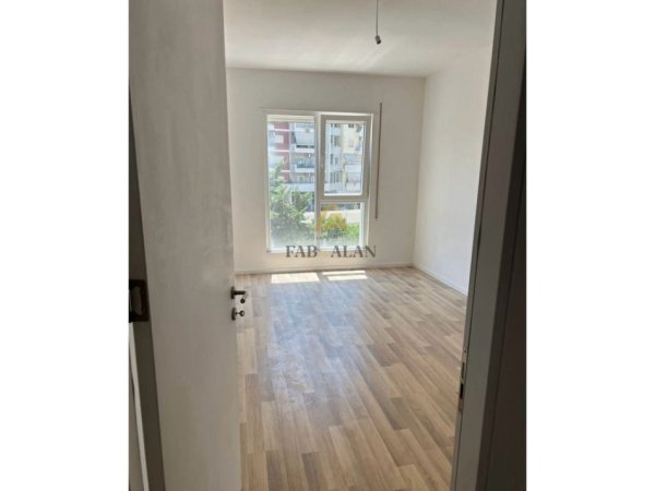 Tirane, jepet me qera apartament 2+1+2+Garazh Kati 2, 600 € (Yzberisht, Bulevardi Migjeni)