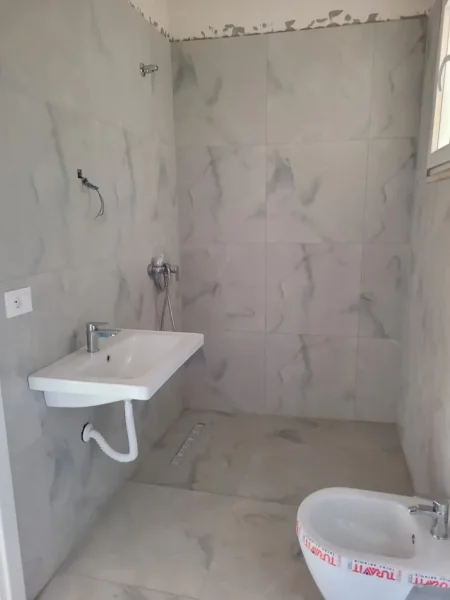 Tirane, jepet me qera apartament 2+1 Kati 8, 90 m² 450 € 