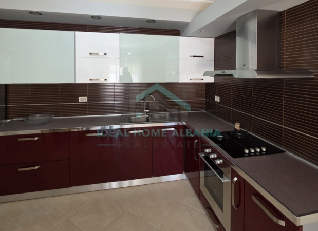 Vlore - Lungomare, shitet apartament 2+1+Ballkon , 103 m² 175.000 € (LUNGOMARE)