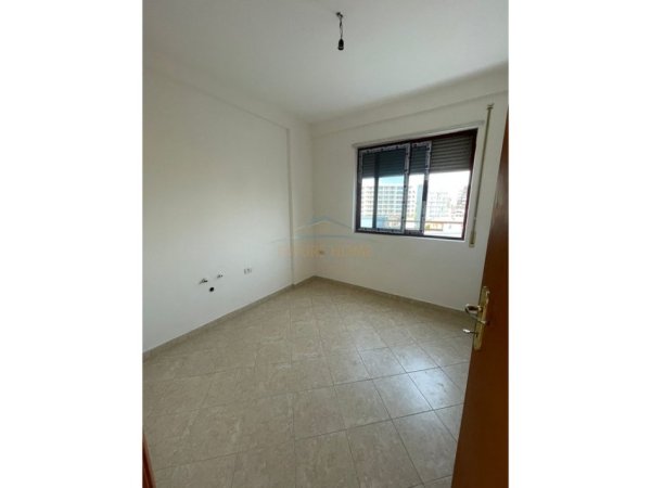 Tirane, shitet apartament 3+1+Ballkon Kati 5, 225 m² 235.000 € (Shkolla Partizani)
