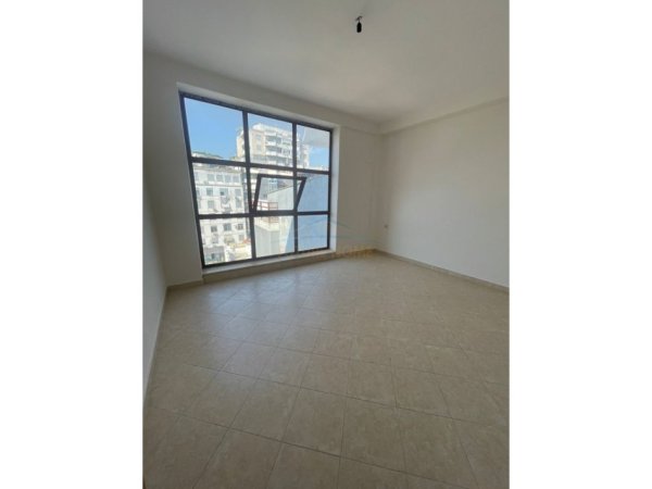 Tirane, shitet apartament 3+1+Ballkon Kati 5, 225 m² 235.000 € (Shkolla Partizani)