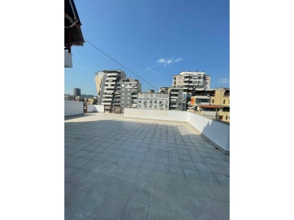 Tirane, shitet apartament 3+1+Ballkon Kati 5, 225 m² 235.000 € (Shkolla Partizani)