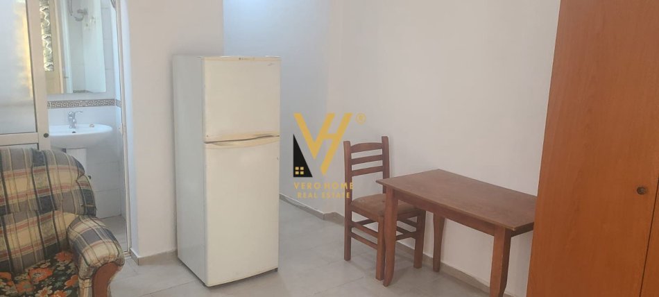 Tirane, jepet me qera garsonier Kati 1, 28 m² 220 € (TREGU ELEKTRIK)