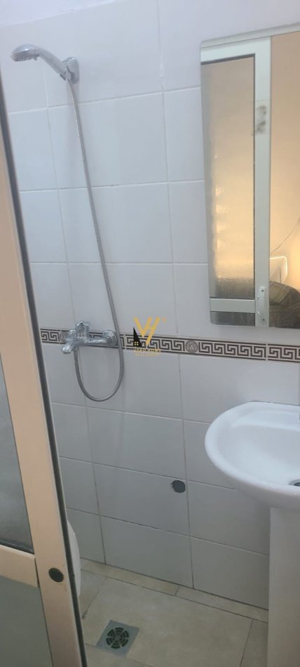 Tirane, jepet me qera garsonier Kati 1, 28 m² 220 € (TREGU ELEKTRIK)