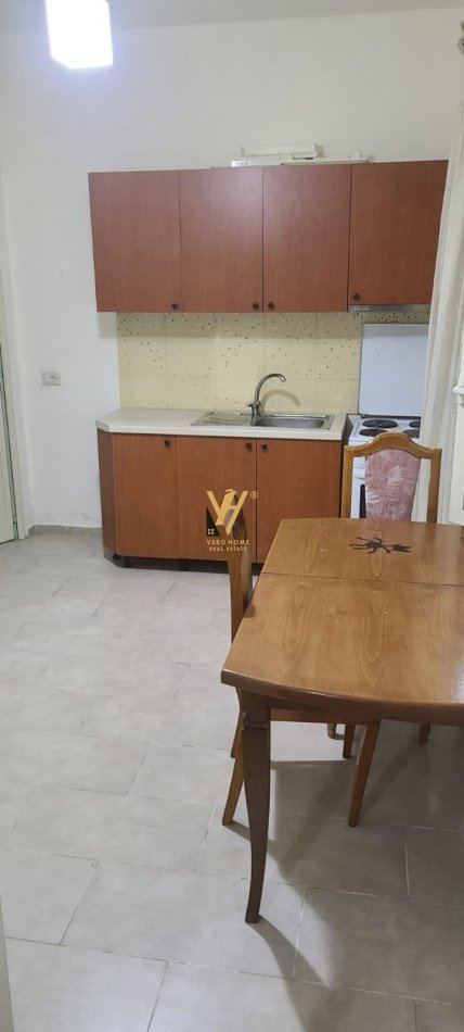 Tirane, jepet me qera apartament 1+1+Ballkon Kati 1, 36 m² 240 € (TREGU ELEKTRIK)