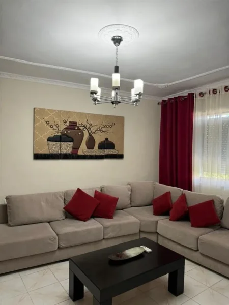 Tirane, jepet me qera apartament 2+1 Kati 5, 85 m² 700 € (QENDER)