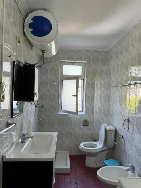 Tirane, jepet me qera apartament 2+1 Kati 5, 85 m² 700 € (QENDER)