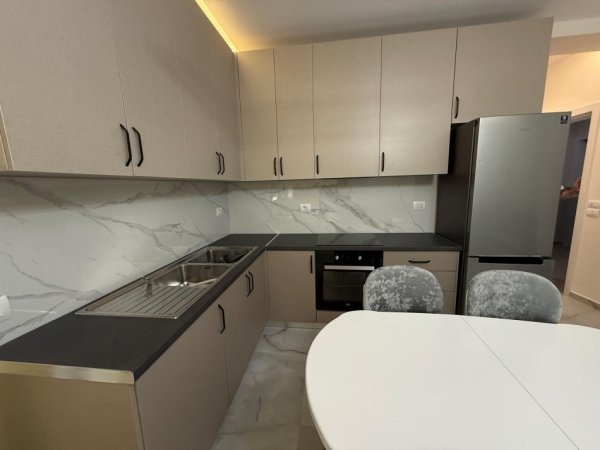 Tirane, jepet me qera apartament 1+1+Ballkon Kati 2, 70 m² 600 € (Kodra e Selites)