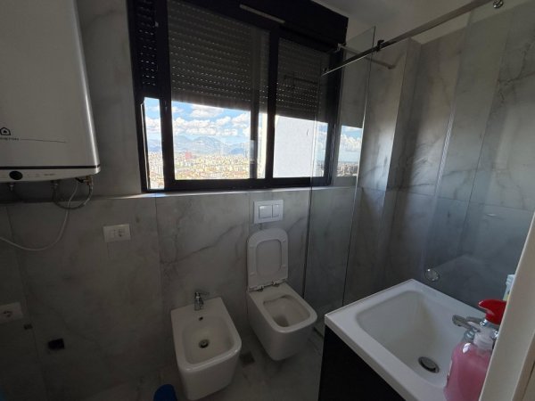 Tirane, jepet me qera apartament 1+1+Ballkon Kati 2, 70 m² 600 € (Kodra e Selites)