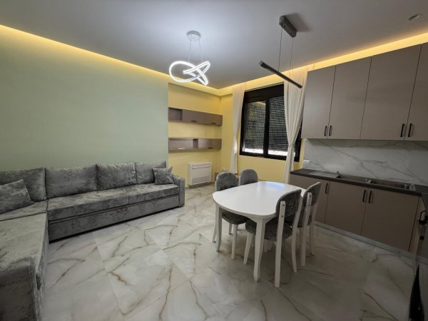 Tirane, jepet me qera apartament 1+1+Ballkon Kati 2, 70 m² 600 € (Kodra e Selites)
