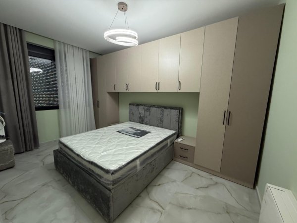 Tirane, jepet me qera apartament 1+1+Ballkon Kati 2, 70 m² 600 € (Kodra e Selites)