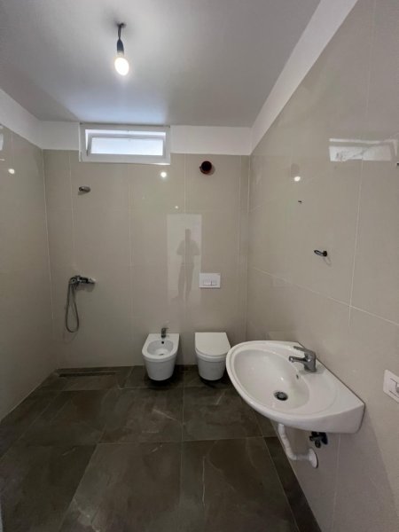 Tirane, shitet apartament 2+1+Ballkon Kati 2, 105 m² 170.000 € 