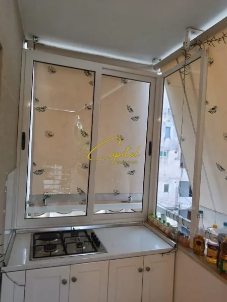 Tirane, jepet me qera apartament 2+1 Kati 2, 94 m² 750 € (ALI DEMI)