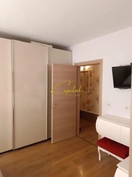 Tirane, jepet me qera apartament 2+1 Kati 2, 94 m² 750 € (ALI DEMI)