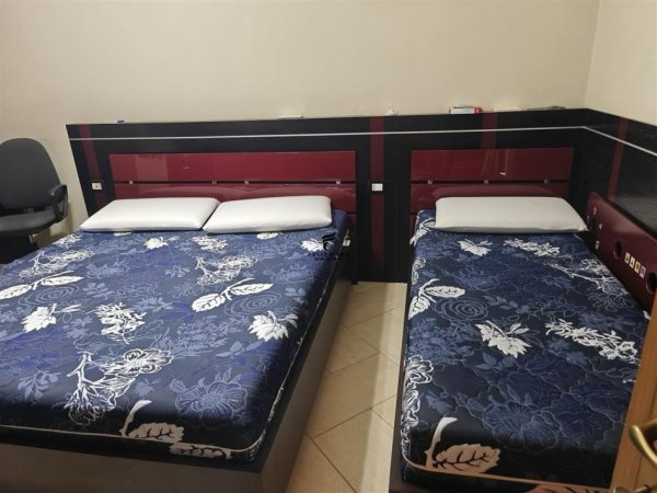 Tirane, jepet me qera apartament 2+1 Kati 3, 800 m² 800 € (DON BOSKO)