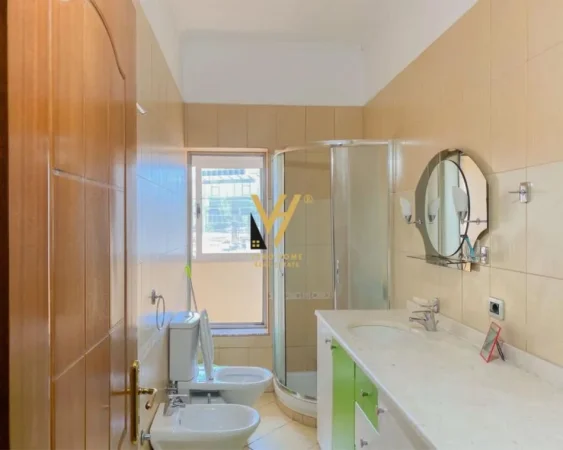 Tirane, jepet me qera apartament 2+1+Ballkon Kati 4, 110 m² 700 € (VASIL SHANTO)