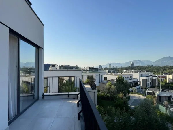 Tirane, Qira Vile 4+1 , 400 m² (Liqeni i Thate)