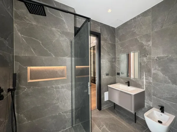 Tirane, Qira Vile 4+1 , 400 m² (Liqeni i Thate)