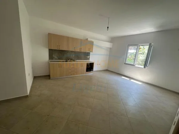 Tirane, shitet apartament 2+1+Ballkon Kati 2, 103 m² 130.000 € (Ali Demi)
