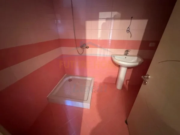 Tirane, shitet apartament 2+1+Ballkon Kati 2, 103 m² 130.000 € (Ali Demi)