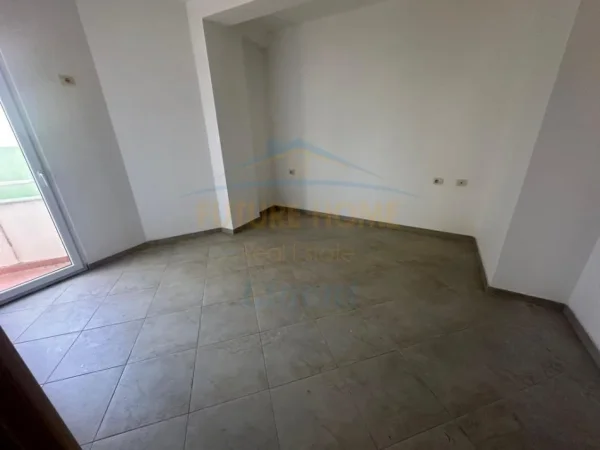 Tirane, shitet apartament 2+1+Ballkon Kati 2, 103 m² 130.000 € (Ali Demi)
