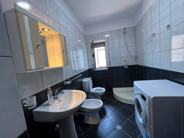 Tirane, shitet apartament 2+1+Ballkon Kati 4, 101 m² 147.000 € 