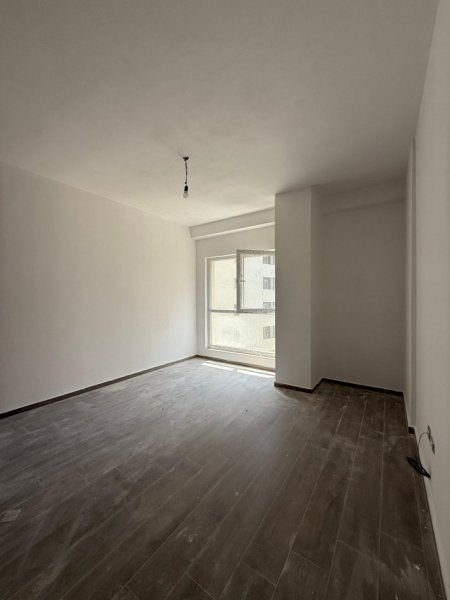 Tirane, jepet me qera zyre Kati 3, 70 m² 450 € (LAPRAKE)