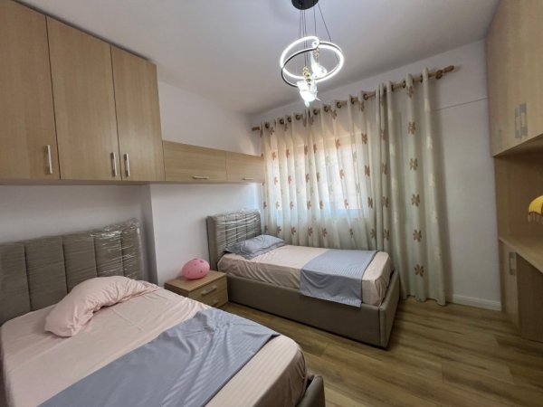 Tirane, shitet apartament 2+1+Ballkon Kati 4, 101 m² 147.000 € 