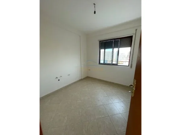 Tirane, shitet apartament 3+1+Ballkon Kati 5, 224 m² 235.000 € (Shkolla Partizani)