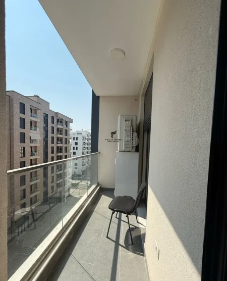 Tirane, jepet me qera apartament 3+1 Kati 6, 140 m² 700 € (PORCELAN)