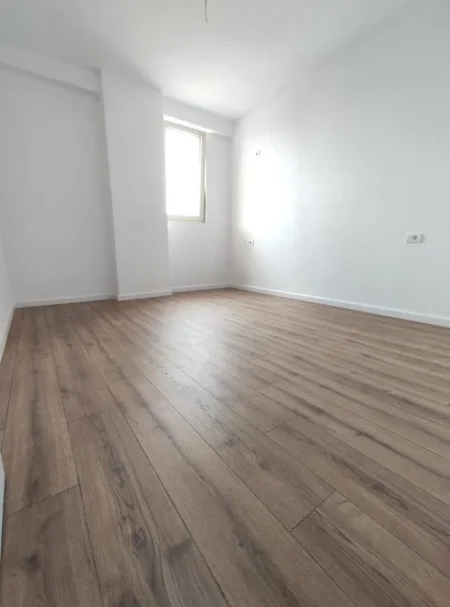 Tirane, shes apartament 1+1 Kati 4, 63 m² 83.000 € (Rruga aleksander konda)