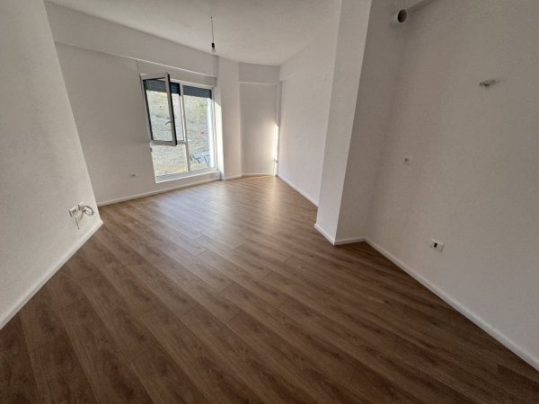 Tirane, jepet me qera apartament 1+1+Ballkon Kati 2, 65 m² 200 € (Dalip topi)