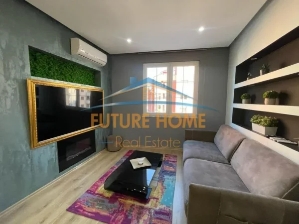 Tirane, jepet me qera apartament 2+1+Ballkon Kati 7, 105 m² 600 € 