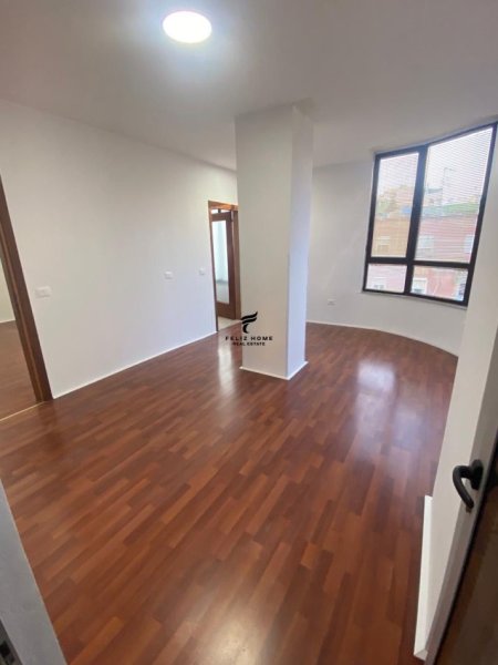 Tirane, jepet me qera zyre Kati 4, 120 m² 1.400 € (BLLOK)