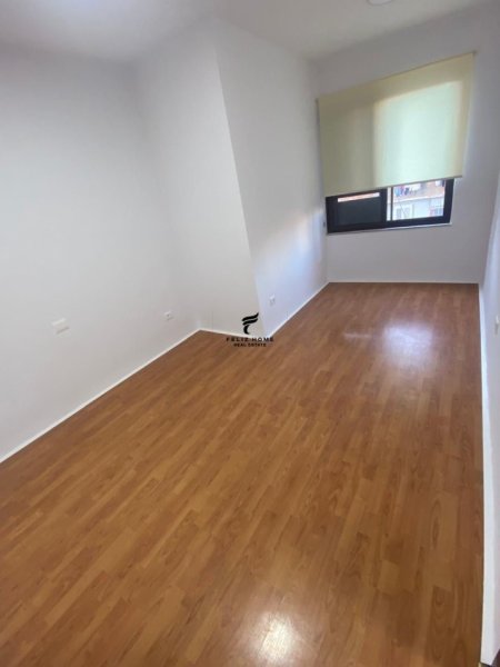 Tirane, jepet me qera zyre Kati 4, 120 m² 1.400 € (BLLOK)