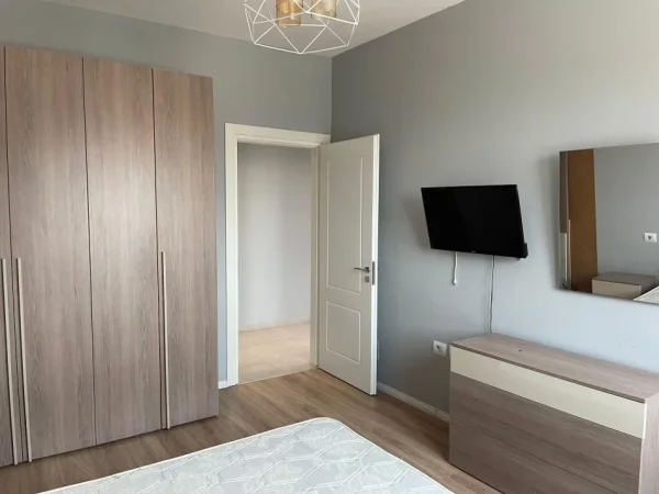 Tirane, jepet me qera apartament 1+1+Ballkon Kati 4, 75 m² 500 € 