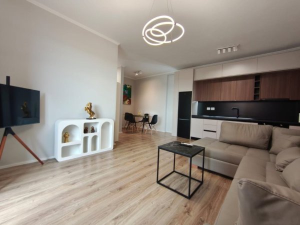 Tirane, jepet me qera apartament 1+1+Ballkon Kati 10, 80 m² 650 € (Tirana Golden Park, perballe Spitalit American 3)