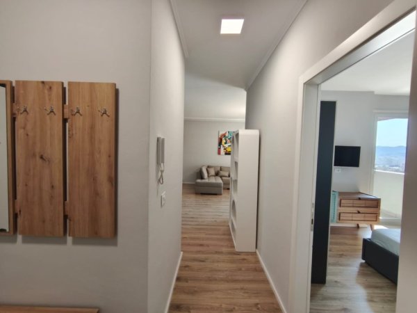 Tirane, jepet me qera apartament 1+1+Ballkon Kati 10, 80 m² 650 € (Tirana Golden Park, perballe Spitalit American 3)