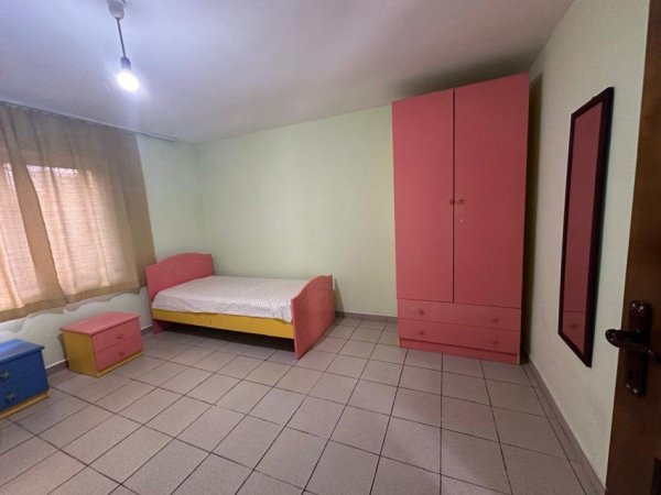 Tirane, jepet me qera shtepi 2+1 Kati 1, 70 m² 300 €