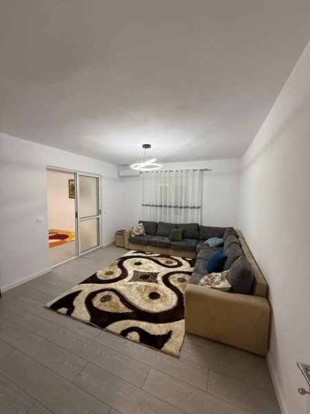 Tirane, jepet me qera apartament 2+1 Kati 2, 80 m² 550 € (ali demi)