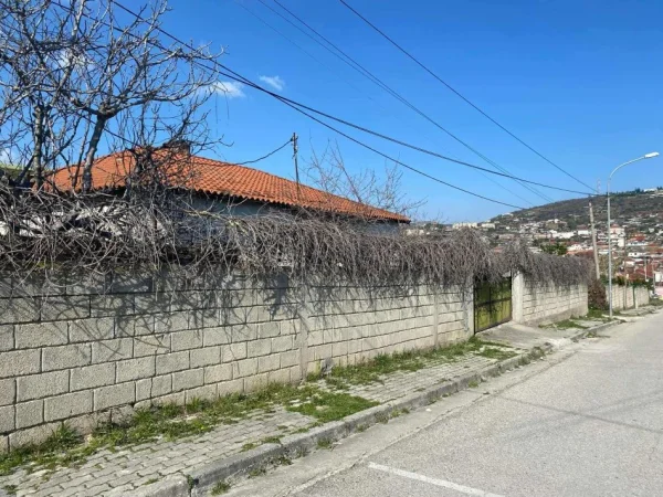 Kucove, shitet toke , 500 m² 45.000 € (Rruga Thimi Tane)