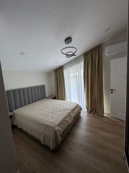 Tirane, jepet me qera Vile 3+1 Kati 1, 200 m² 1.500 € (rruga e viles)
