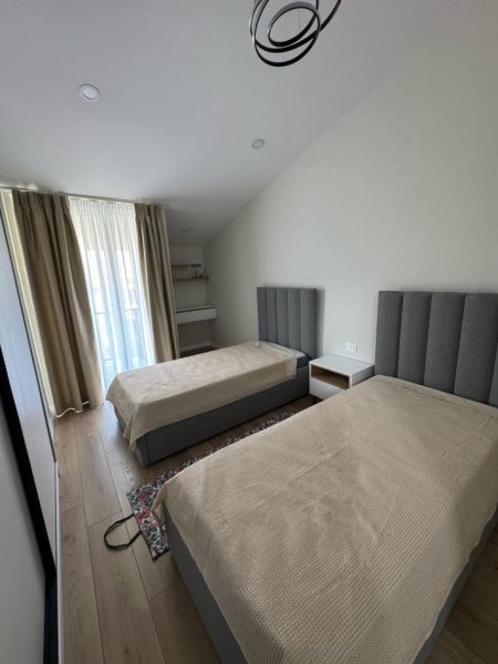 Tirane, jepet me qera Vile 3+1 Kati 1, 200 m² 1.500 € (rruga e viles)