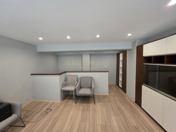 Tirane, jap me qera ambjent biznesi , 46 m² 800 € (Komuna e Parisit)