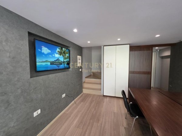 Tirane, jap me qera ambjent biznesi , 46 m² 800 € (Komuna e Parisit)